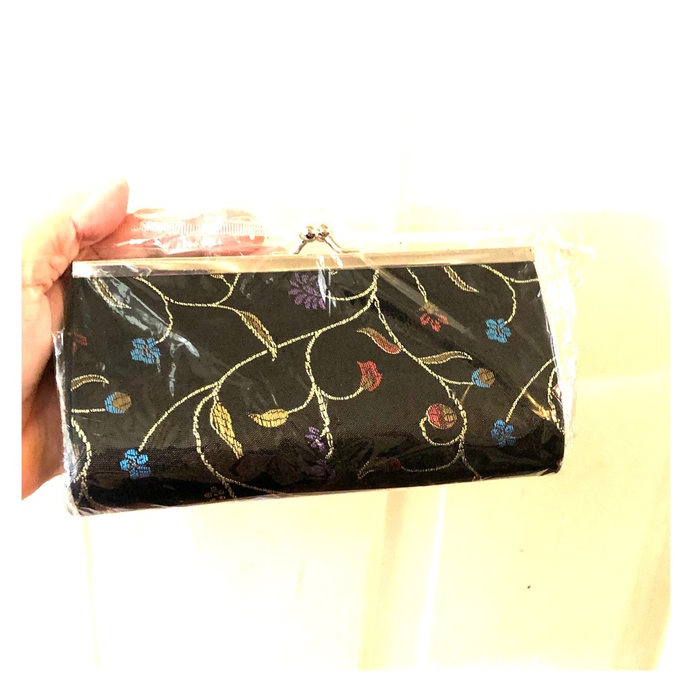 🔴NWOT-Clutch Purse Beautiful Sgl Stitch Embroidery